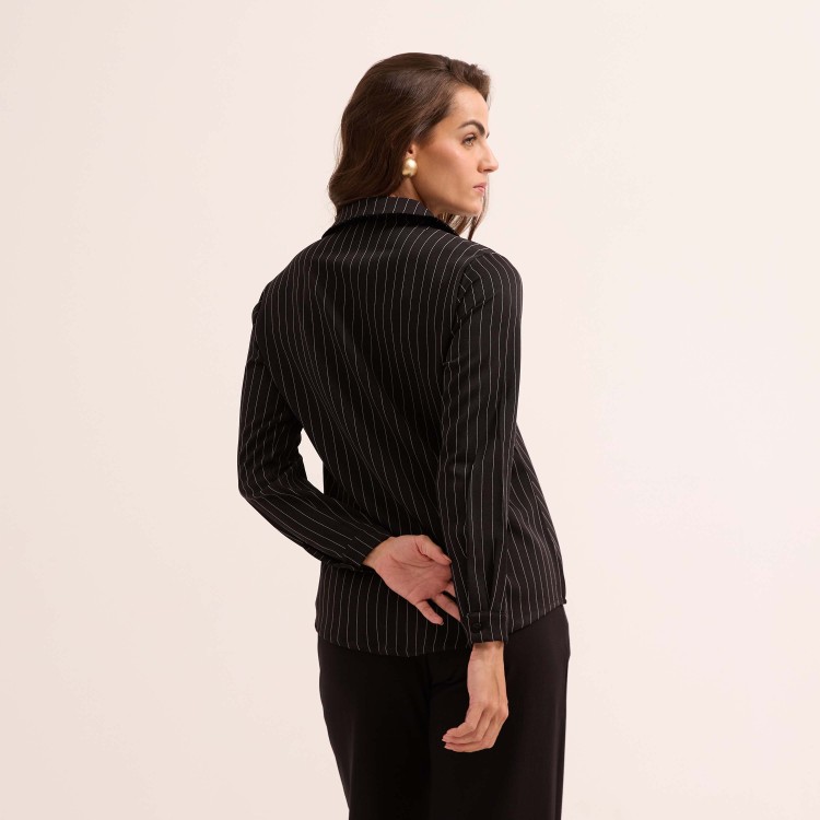 Blusa Feminina Chemise com Gola e Punhos em Poliéster Listrado