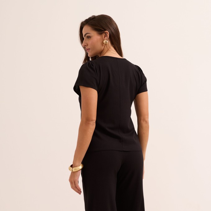 Blusa Slub com Elastano Manga Curta e Pala no Decote
