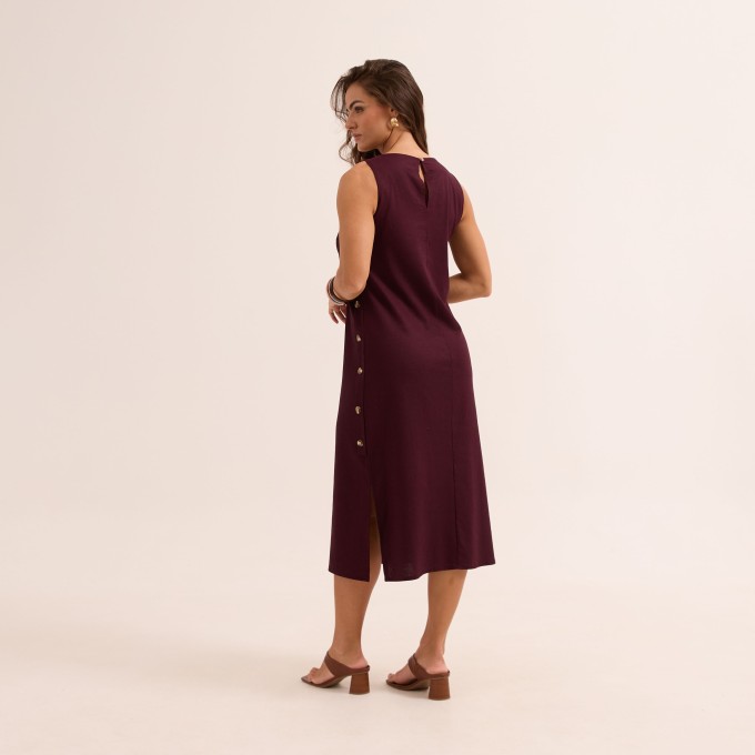 Vestido Reto em Linho com Botões e Fendas Laterais