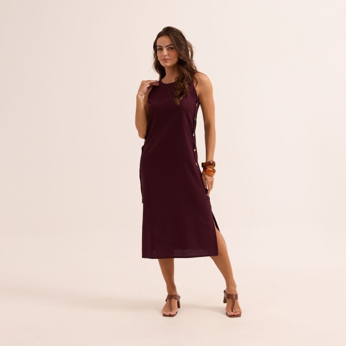 Vestido Reto em Linho com Botões e Fendas Laterais