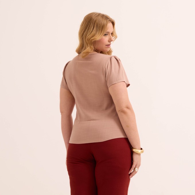 Blusa Slub com Elastano Manga Curta e Pala no Decote