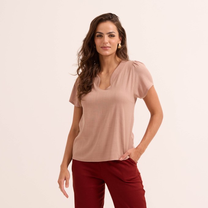 Blusa Slub com Elastano Manga Curta e Pala no Decote