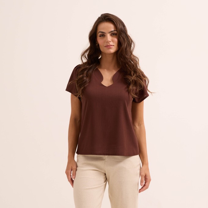 Blusa Slub com Elastano Manga Curta e Pala no Decote