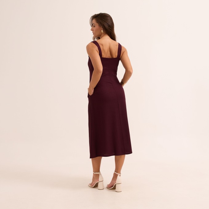 Vestido Midi em Linho com Elastano Decote V Alça Larga