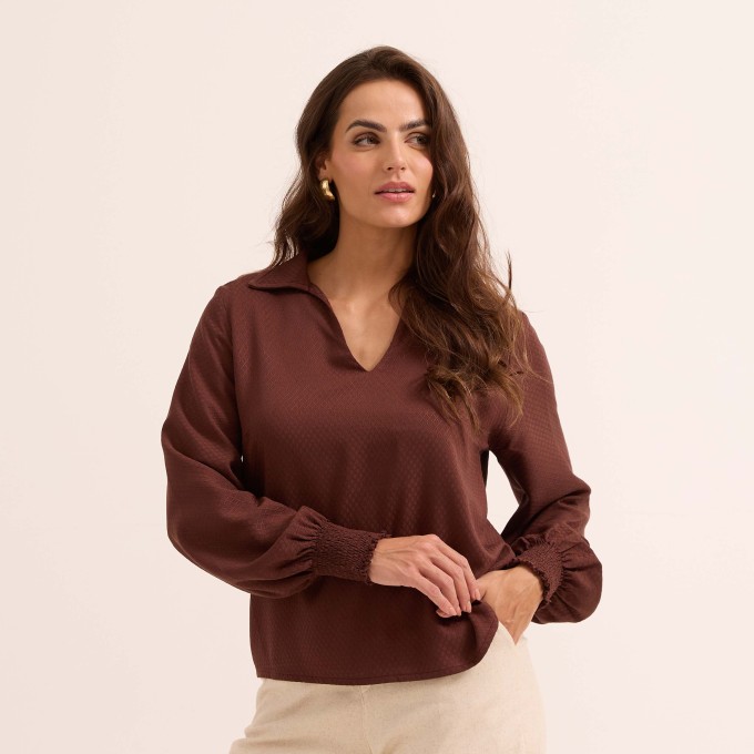 Blusa Decote V com Gola e Manga Longa com Lastex